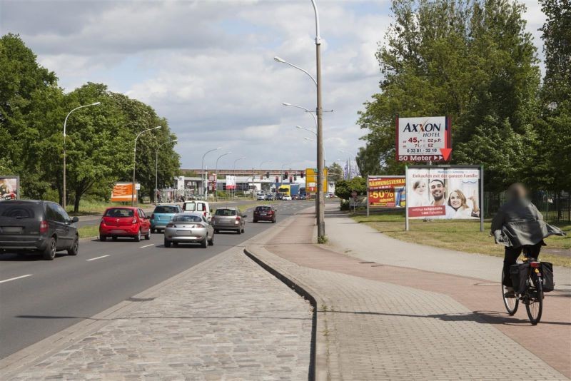 Magdeburger Landstr. Stadion re. quer/We.re.