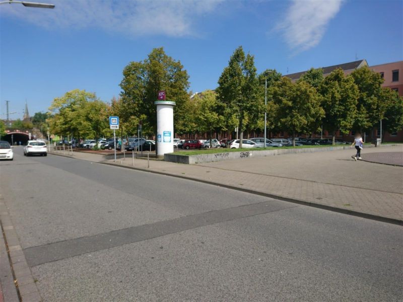 Platz der Republik/Heinrich-Sturm-Str.