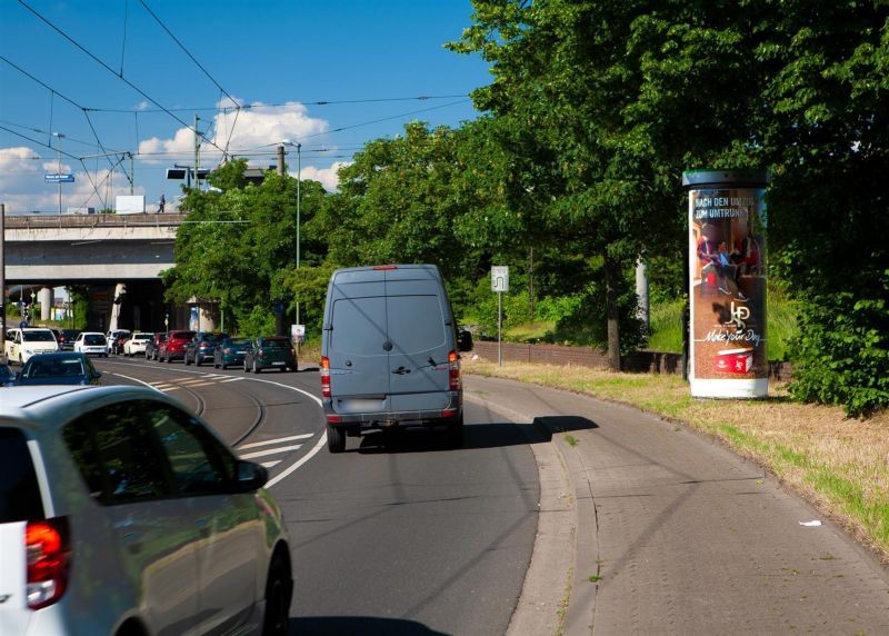 Düsseldorfer Str./Bahnüberführung