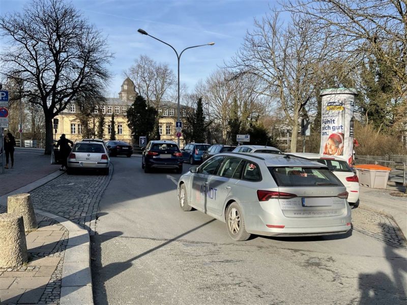 Konrad-Adenauer-Platz vor Post