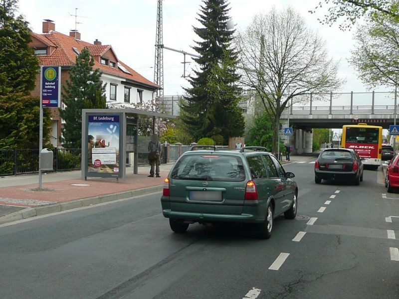 Am Fuhrenkampe/Sommerfeldstr. aussen