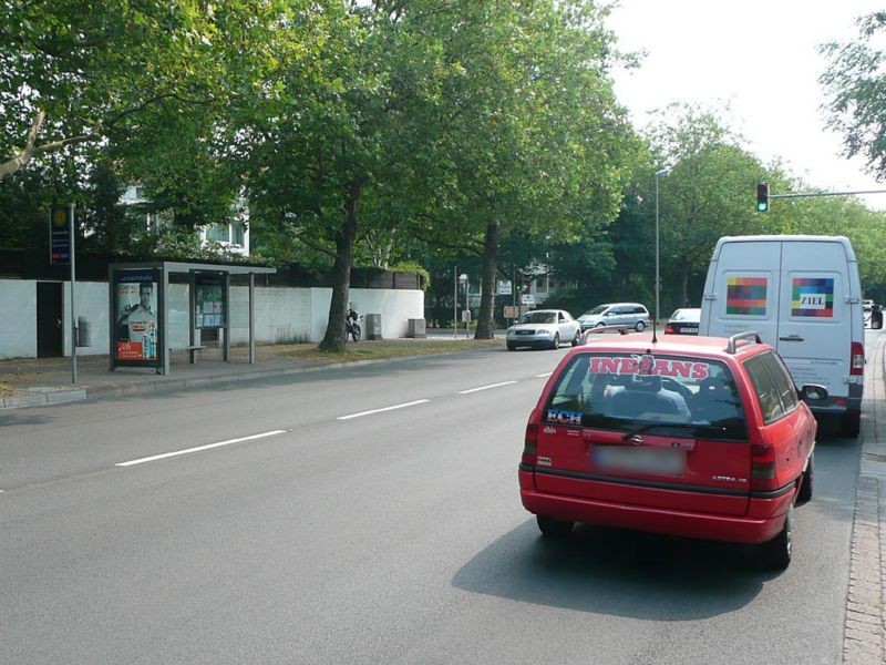 Hermann-Bahlsen-Allee/Lenbachstr. aussen