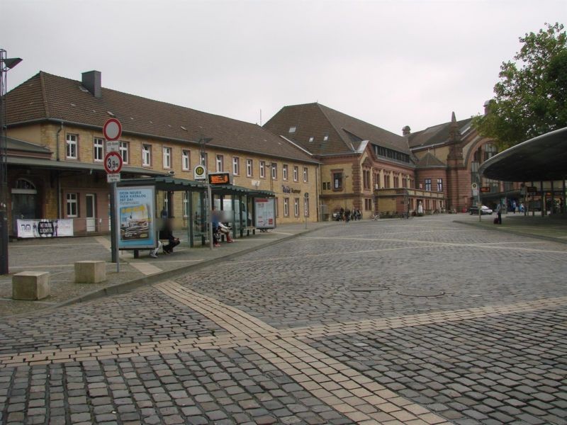 Theodor-Heuss-Platz/Bussteig 5 li./We.li.