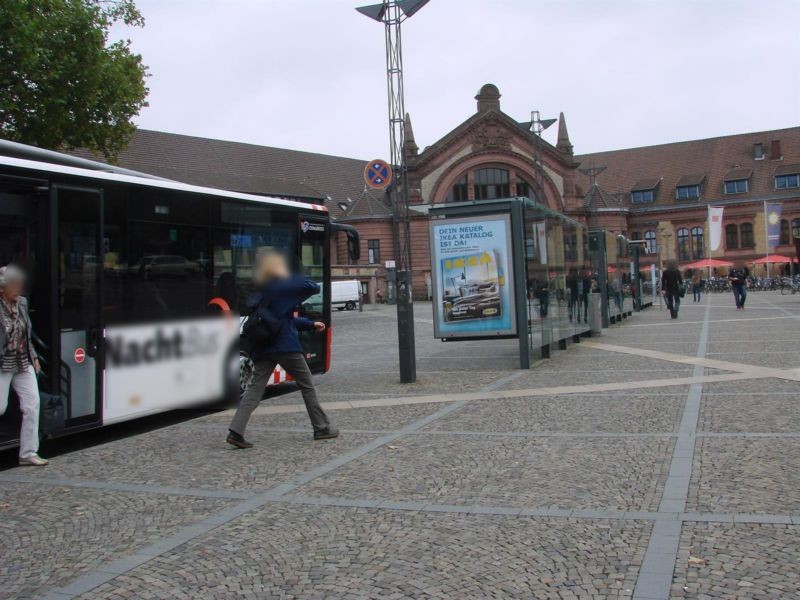 Theodor-Heuss-Platz/Bussteig 1 re./We.re.