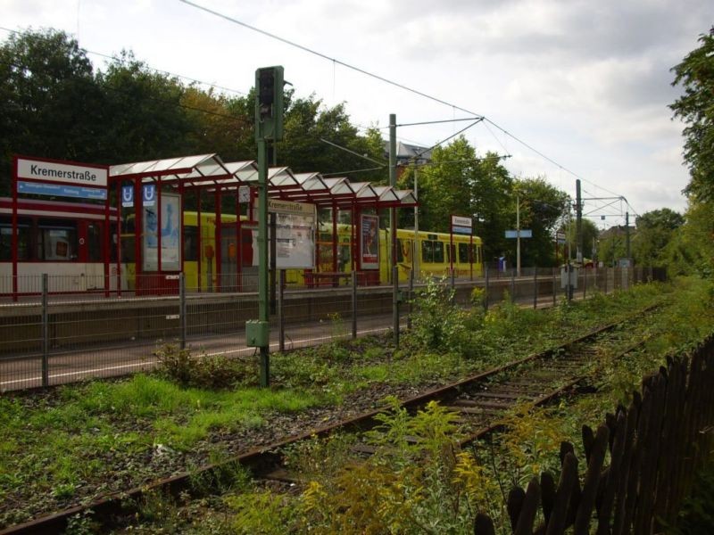 Kremerstr. 69/Düsseldorfer Str./Ri. DU-Hbf/re.