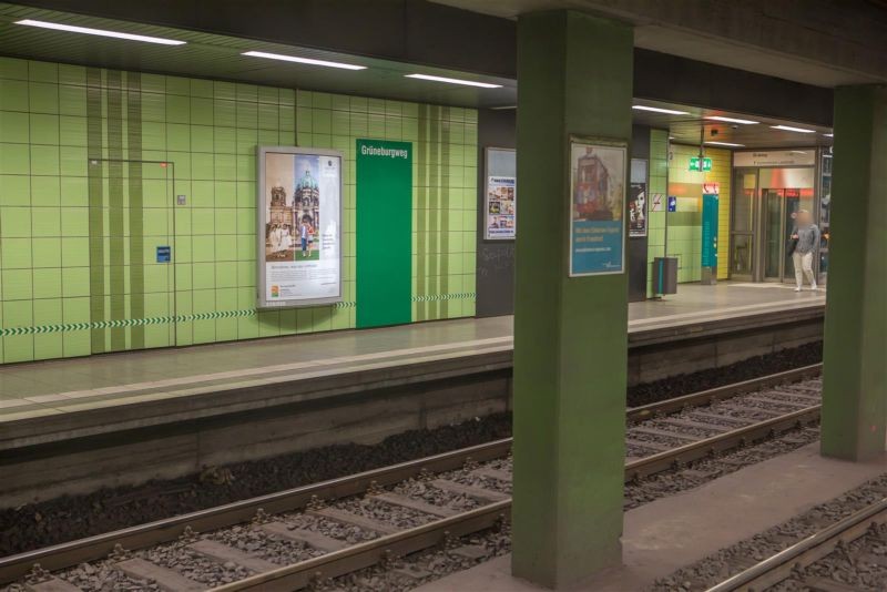 Grüneburgweg/C-Ebene/Ri. Südbahnhof/SOS