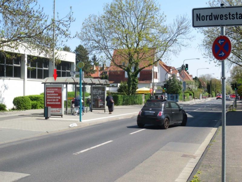 Niederurseler Landstr. 60/Schule/außen li.