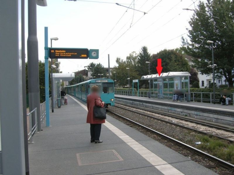 Zeilweg/U-Bf /Ri. Heddernheim/innen li.