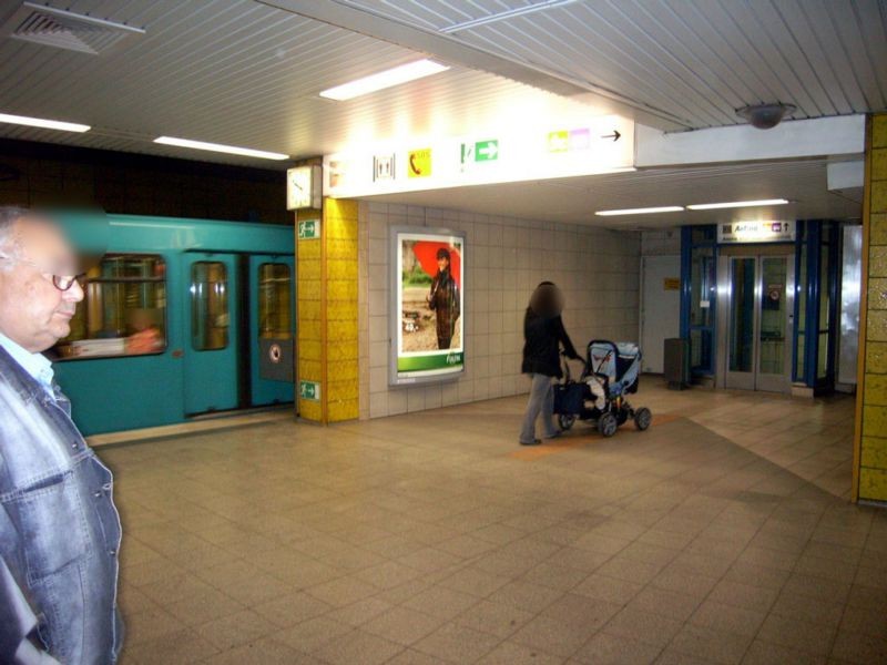 Bornheim Mitte/D-Ebene/Ri. Hbf/li. neb. Aufz.