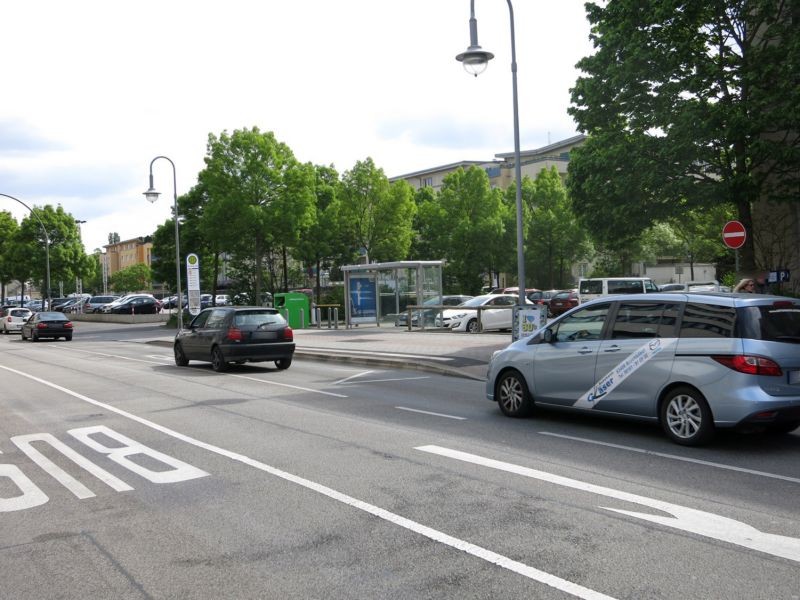 Willy-Brandt-Str. 4/Kurt-Blaum-Platz/innen