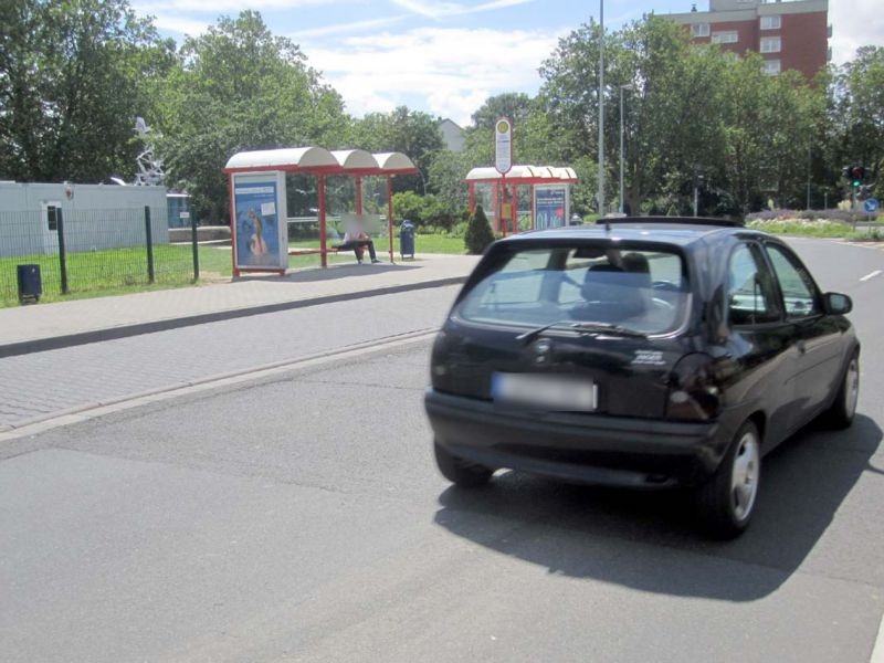 Bürgermeister-Lauck-Str./Kapellenstr. li. außen