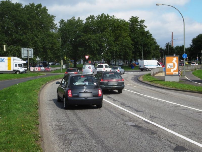 B83/Platz der Deutschen Einheit