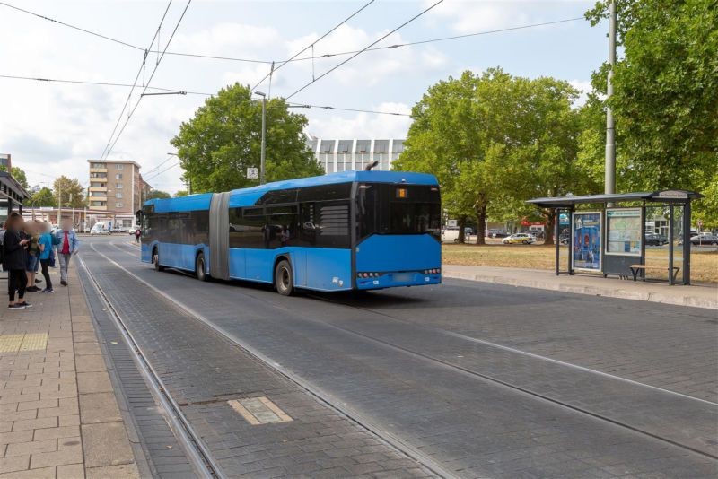 Platz der Deutschen Einheit sew./re./innen