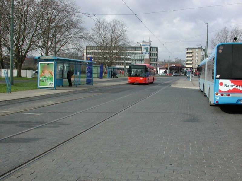 Platz der Deutschen Einheit saw./li./außen