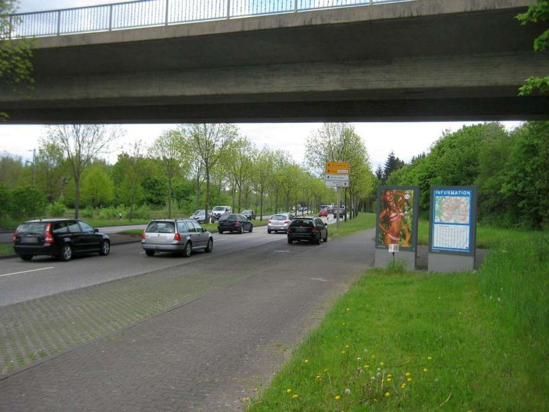 Bergshäuser Str./B83/Höhe Sportplatz li.