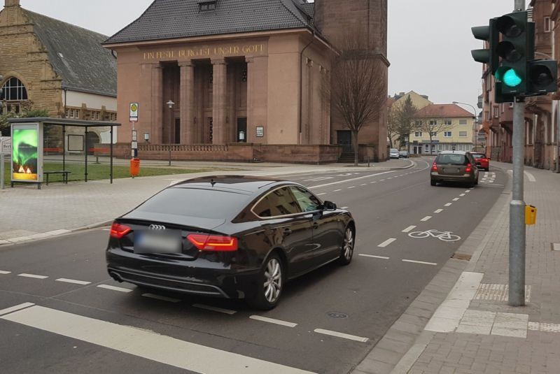 Karlsplatz/Friedrich-Ebert-Str. sew. aussen