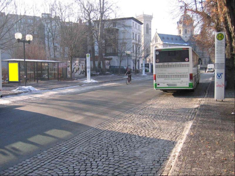 Hoffmann-von-Fallersleben-Str./Bus-Bf re./We.li.