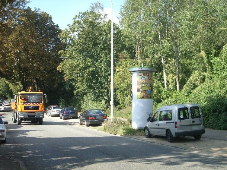 Hasseldieksdammer Weg neb. Robert-Koch-Str.