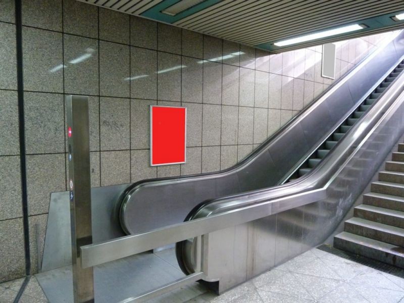 U-Bf Berliner Platz, Ausg. C, Rolltr. li., 1. Sto.