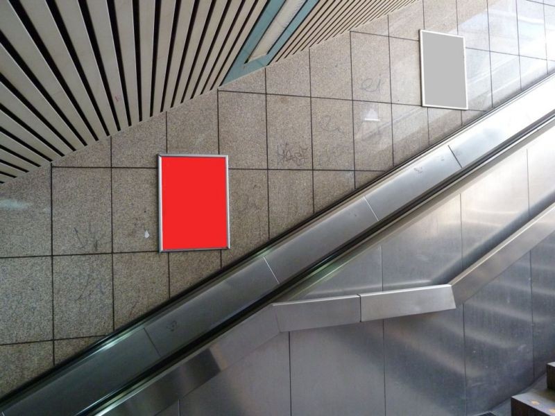 U-Bf Berliner Platz, Ausg. B, Rolltr. li., 3. Sto.