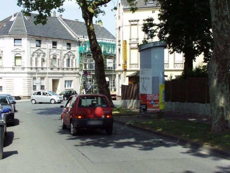 Adolf-Clarenb.-Str. Nh. Wiedenhofer Str.