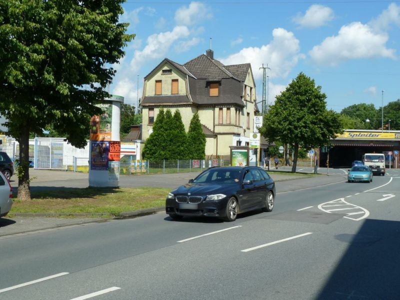 Bahnhofstr. 151 re./Nh. Schmielenfeldstr./We.li.