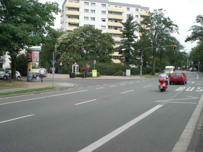 Reuterallee 2 / Thüringer Str.