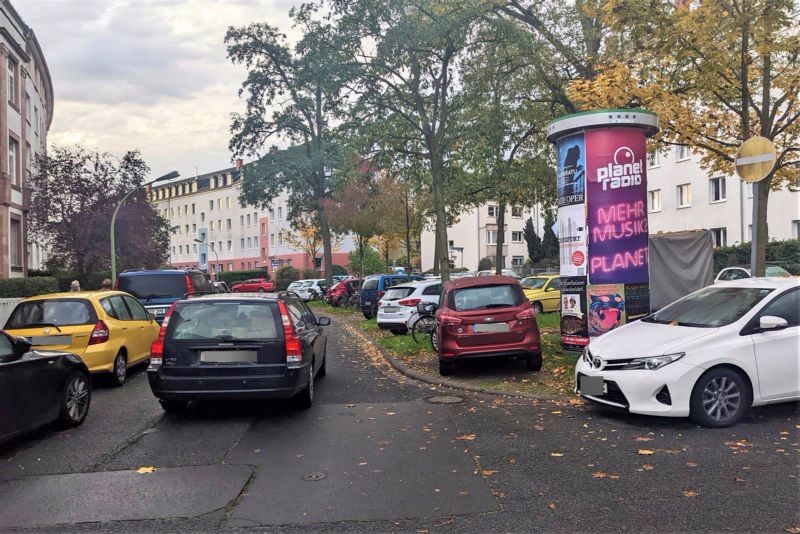 Reinganumstr.  15/Brüder-Grimm-Str.