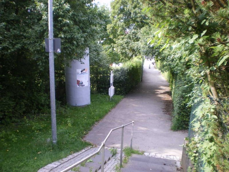 Jahnstr.  51/Fussweg