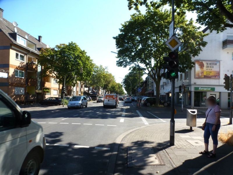 Bergisch-Gladbacher-Str.  696/Schwabstr. re. quer