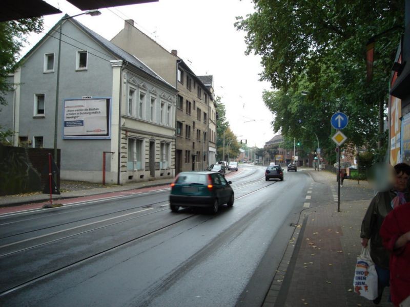 Neumühler Str.  10 li. quer B8