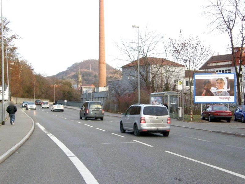 Emil-Adolff-Str.  15 quer li.