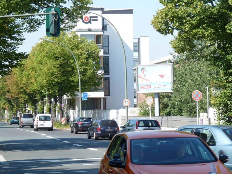 Oberlandstr.  26/Bahnbrücke