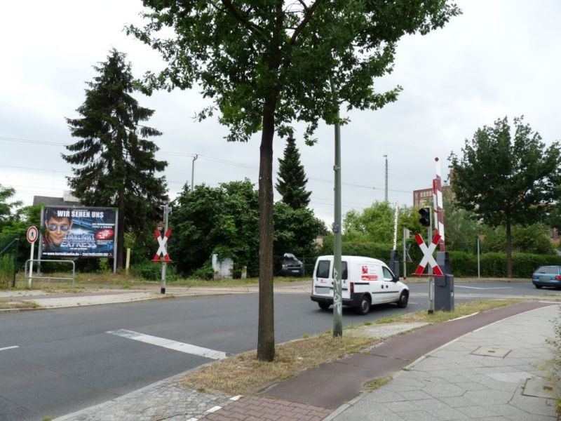 Staakener Str.  24/Bahnübergang