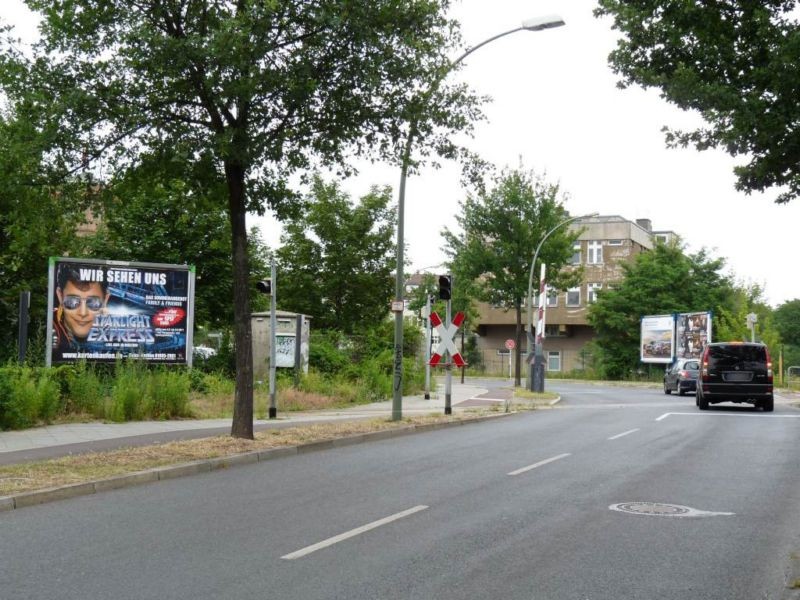 Staakener Str. geg. 23/Bahnübergang