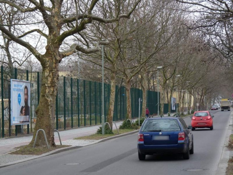 Rummelsburger Str./Stadion re. neb. Eing.