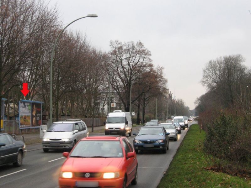 Köpenicker Landstr. re. vor Garagen