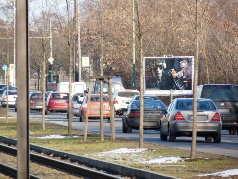 Landsberger Allee 576 Nh. Einf. Straßenbahnhof