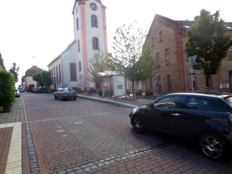 Casteller Str./Weilbacher Str./Rathaus