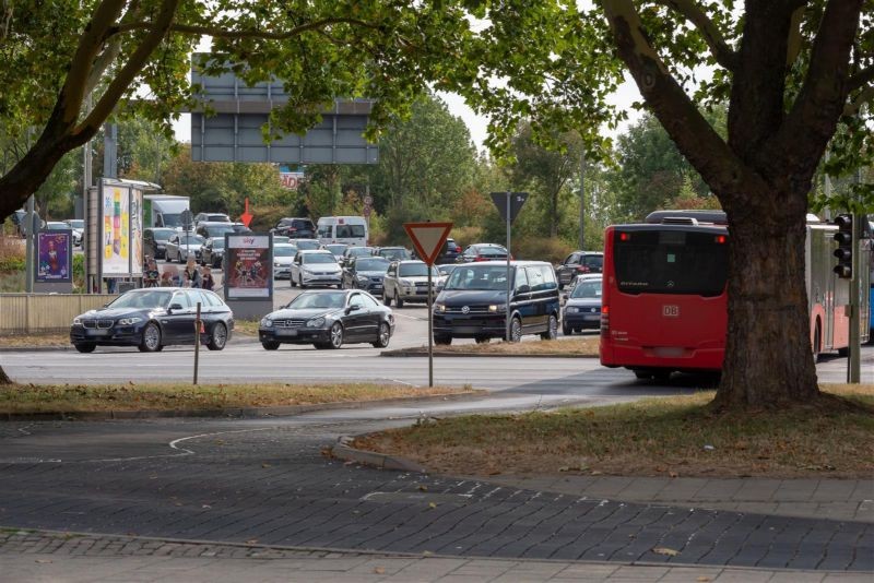 B83/Platz der Deutschen Einheit