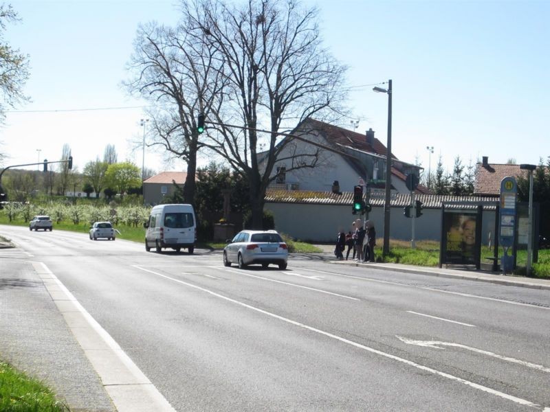 An der Markthalle/Friedhof Drais saw./innen