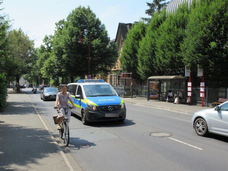 Schwanallee 15/Wilhelmsplatz/Vitr. Innen