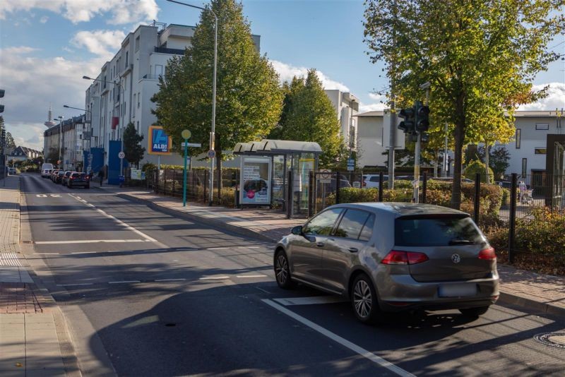 Olof-Palme-Str./vor Aldi/innen