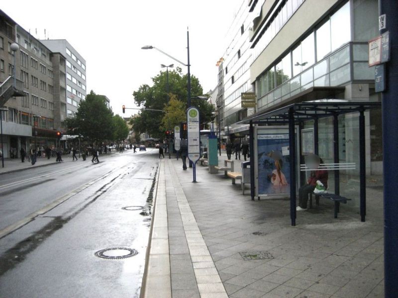 Marktplatz 9/Bussteig 2/innen