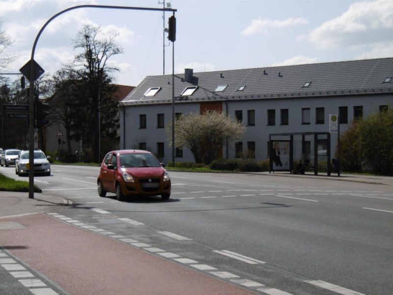 Äussere Brucker Str. neb. Feuerwehr We.re.