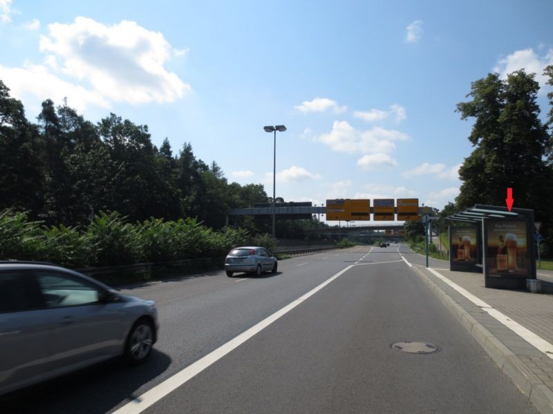 Mörfelder Ldstr./Stadion/Osttribüne saw./V re. au.