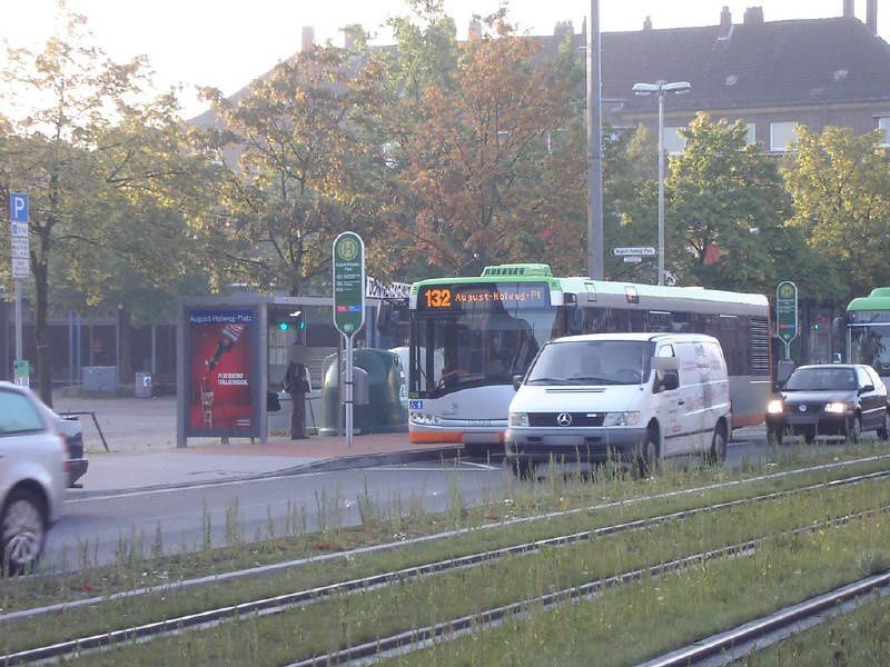 Ricklinger Stadtweg/August-Holweg-Platz außen