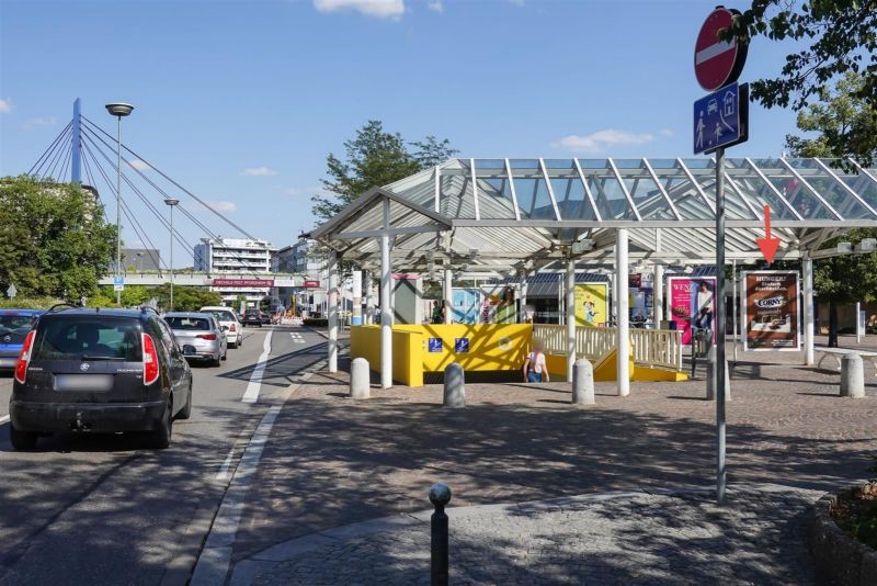 Am Waisenhausplatz/Vitrine 1/We.li.