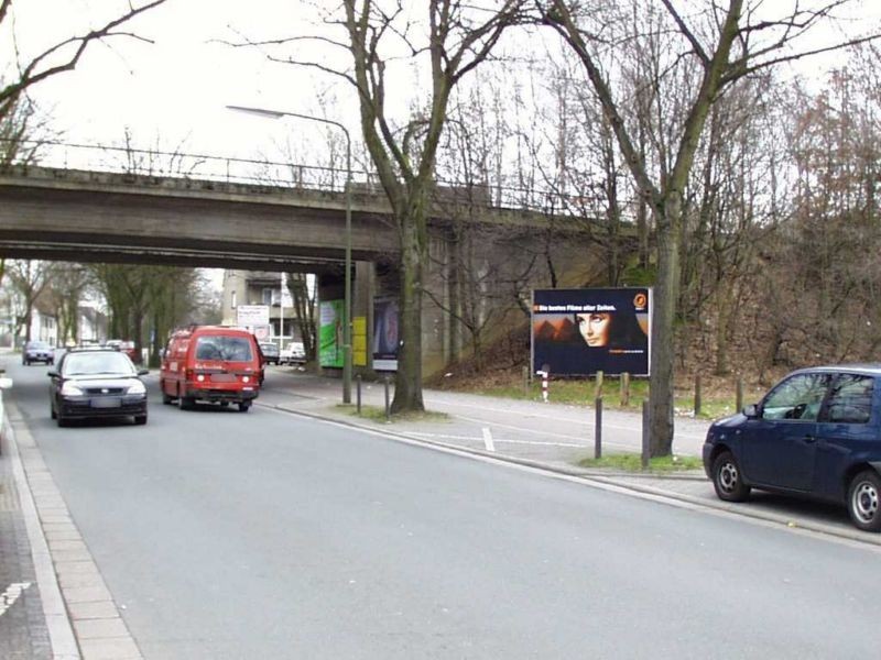 Lipper Weg Nh. 90 re./vor Bahn-Ufg.