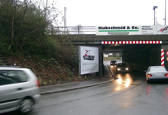 Hellweg/Nh. Bergische Str./vor Bahn-Ufg./li.